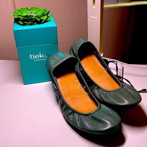 Tieks - Pacific Green Size 10. No longer Offered. Excellent Condition.